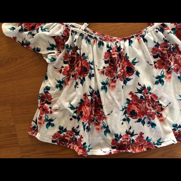 LA Hearts Off-the-shoulder Floral Blouse - Picture 2 of 3